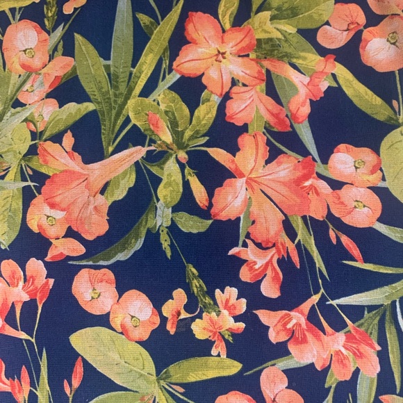 Bright floral top with exquisite details, by Karl Lagerfield. Size medium. - Picture 4 of 7